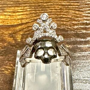 Silver Gothic Crowned Skull Sparkling fashion ring size 6